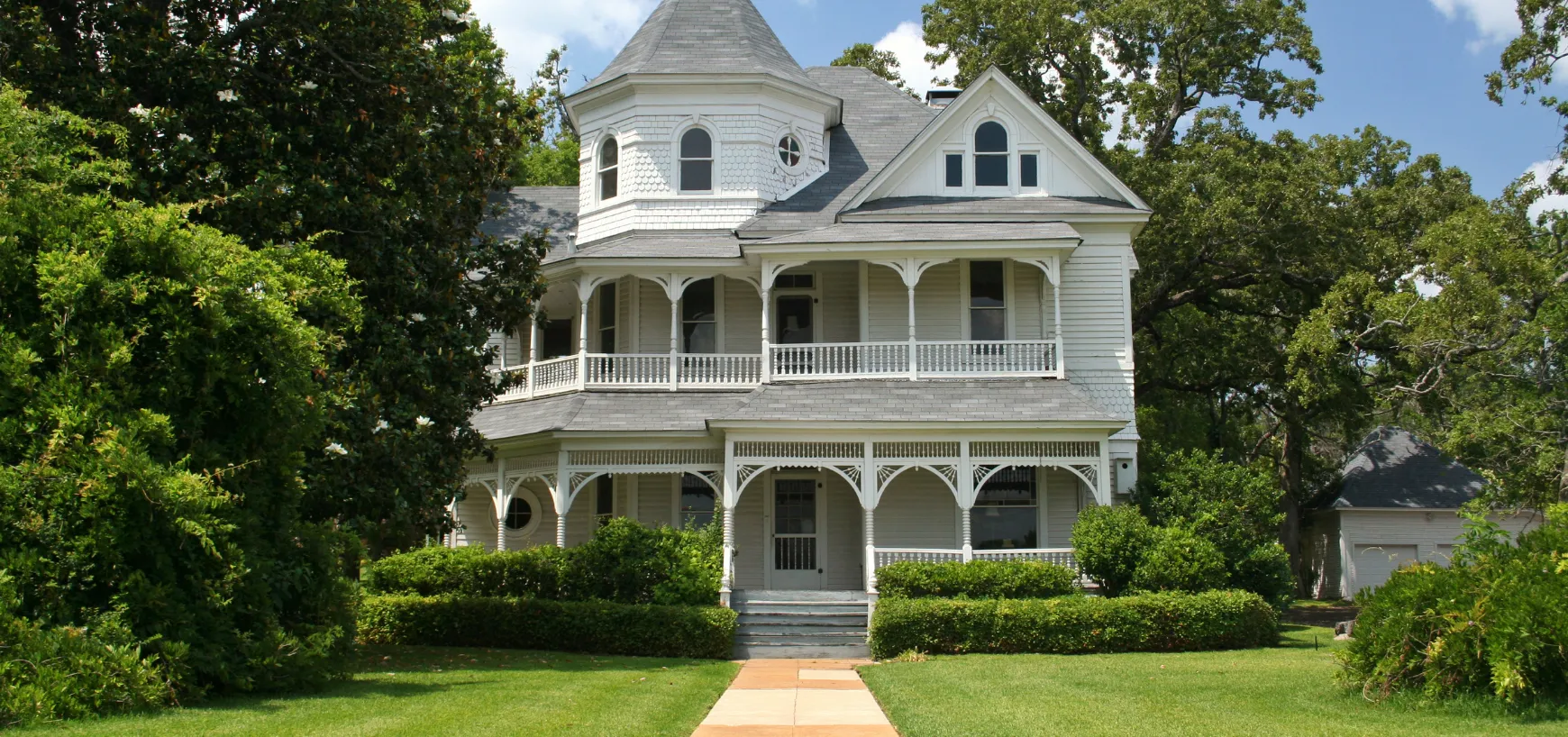 Old residential property before demolition in Dallas TX showing aging structure